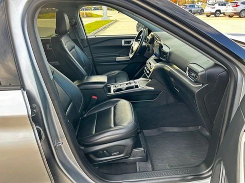Used 2022 Ford Explorer XLT w/ Equipment Group 202A image 28