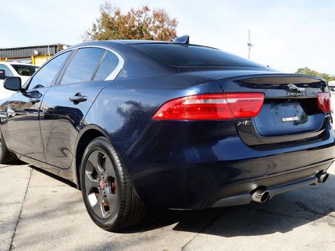 Used 2017 Jaguar XE image 3