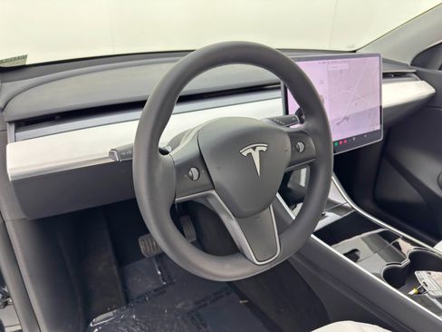 Used 2021 Tesla Model Y Long Range image 14