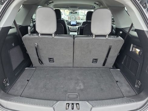 Used 2022 Ford Explorer XLT w/ Equipment Group 202A image 17