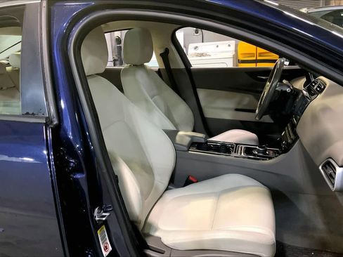 Used 2017 Jaguar XE Premium image 8