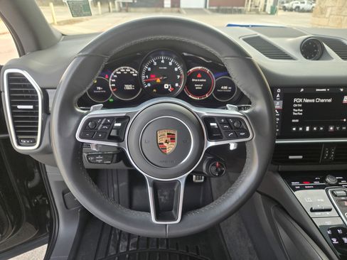 Used 2020 Porsche Cayenne S image 12