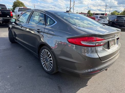 Used 2018 Ford Fusion SE w/ Fusion SE Technology Package FWD image 5