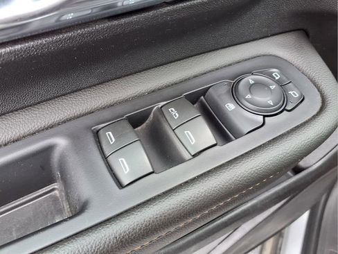 Used 2020 GMC Terrain SLT w/ Elevation Edition FWD image 17