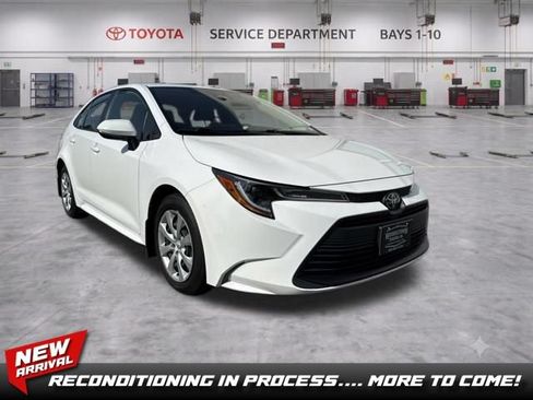 Used 2023 Toyota Corolla LE w/ Carpet Mat Package (TMS) FWD image 1