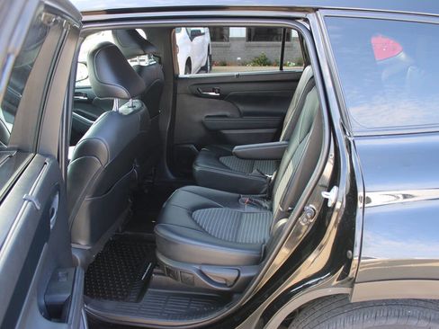 Used 2022 Toyota Highlander XSE image 10