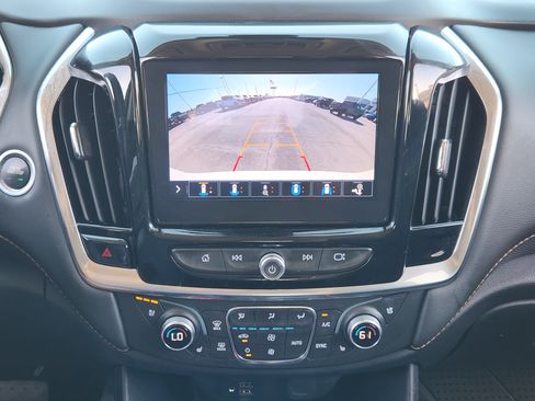 Used 2021 Chevrolet Traverse Premier w/ Redline Edition FWD image 17