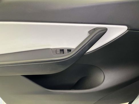 Used 2020 Tesla Model Y Long Range image 31