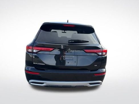 Used 2024 Mitsubishi Outlander SE Black Edition image 4