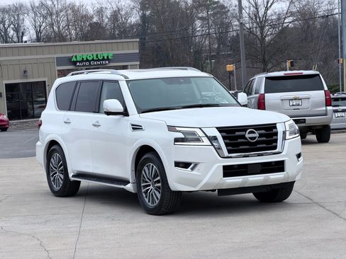 Used 2024 Nissan Armada SL w/ Captain's Chairs Package image 2
