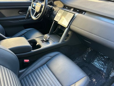 Certified 2025 Land Rover Discovery Sport Dynamic SE image 17
