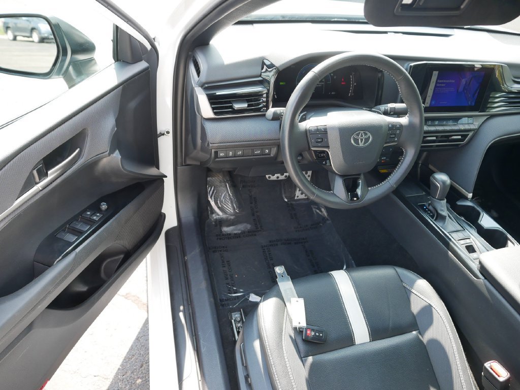 Used 2025 Toyota Camry SE FWD image 10
