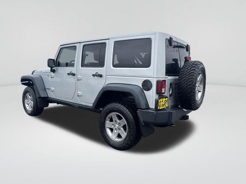 Used 2012 Jeep Wrangler Unlimited Rubicon w/ Connectivity Group image 5