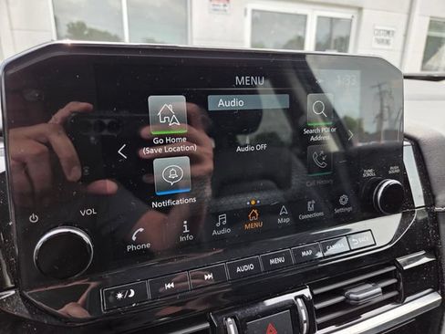 Used 2025 Nissan Pathfinder SL FWD image 14