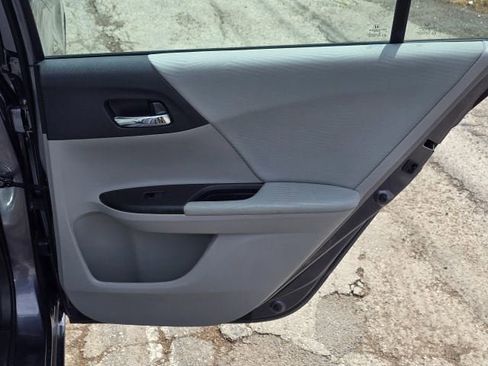 Used 2017 Honda Accord LX image 14