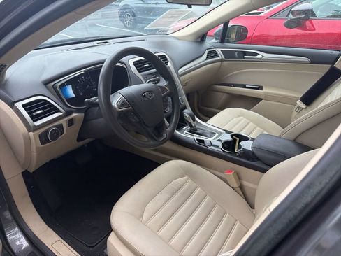 Used 2016 Ford Fusion SE FWD image 9