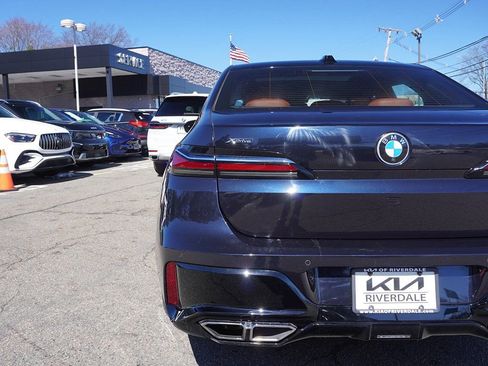 Used 2023 BMW 760i xDrive AWD/4WD image 17
