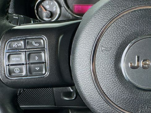 Used 2017 Jeep Wrangler Unlimited Rubicon w/ Quick Order Package 24Z Recon image 13