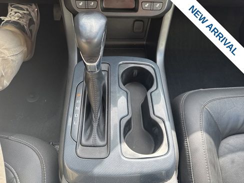 Used 2022 Chevrolet Colorado Z71 AWD/4WD image 25
