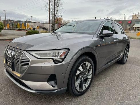 Used 2021 Audi e-tron Premium Plus w/ Premium Plus Package image 4