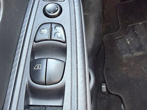 Used 2023 Nissan Versa S FWD image 22