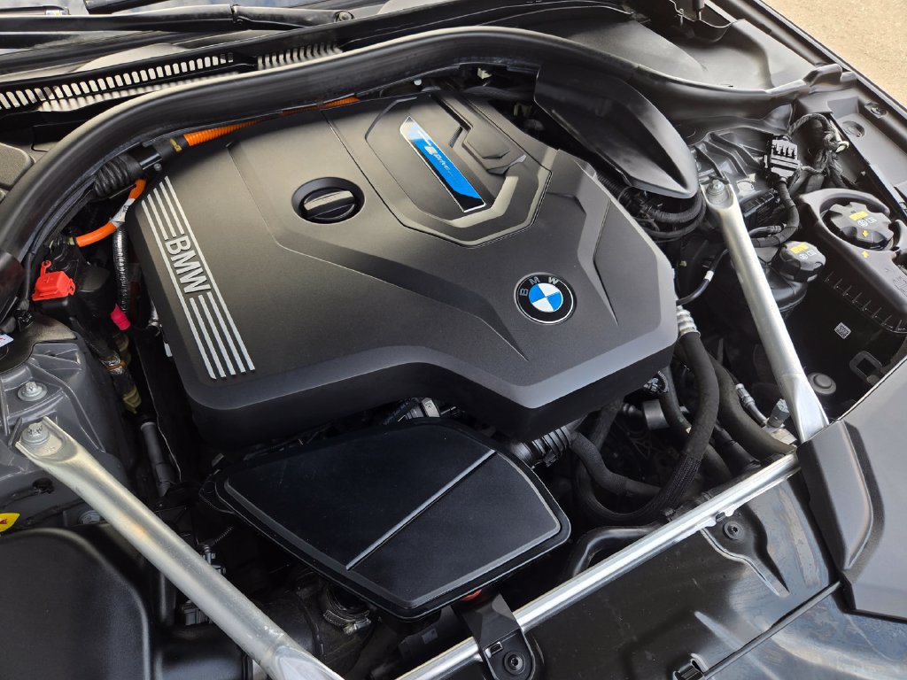 Used 2021 BMW 530e w/ M Sport Package RWD image 36