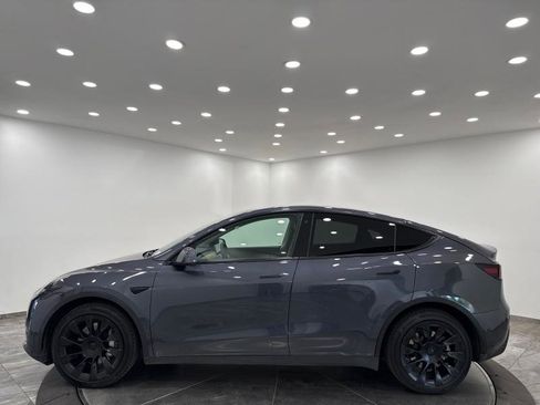 Used 2022 Tesla Model Y Long Range image 4