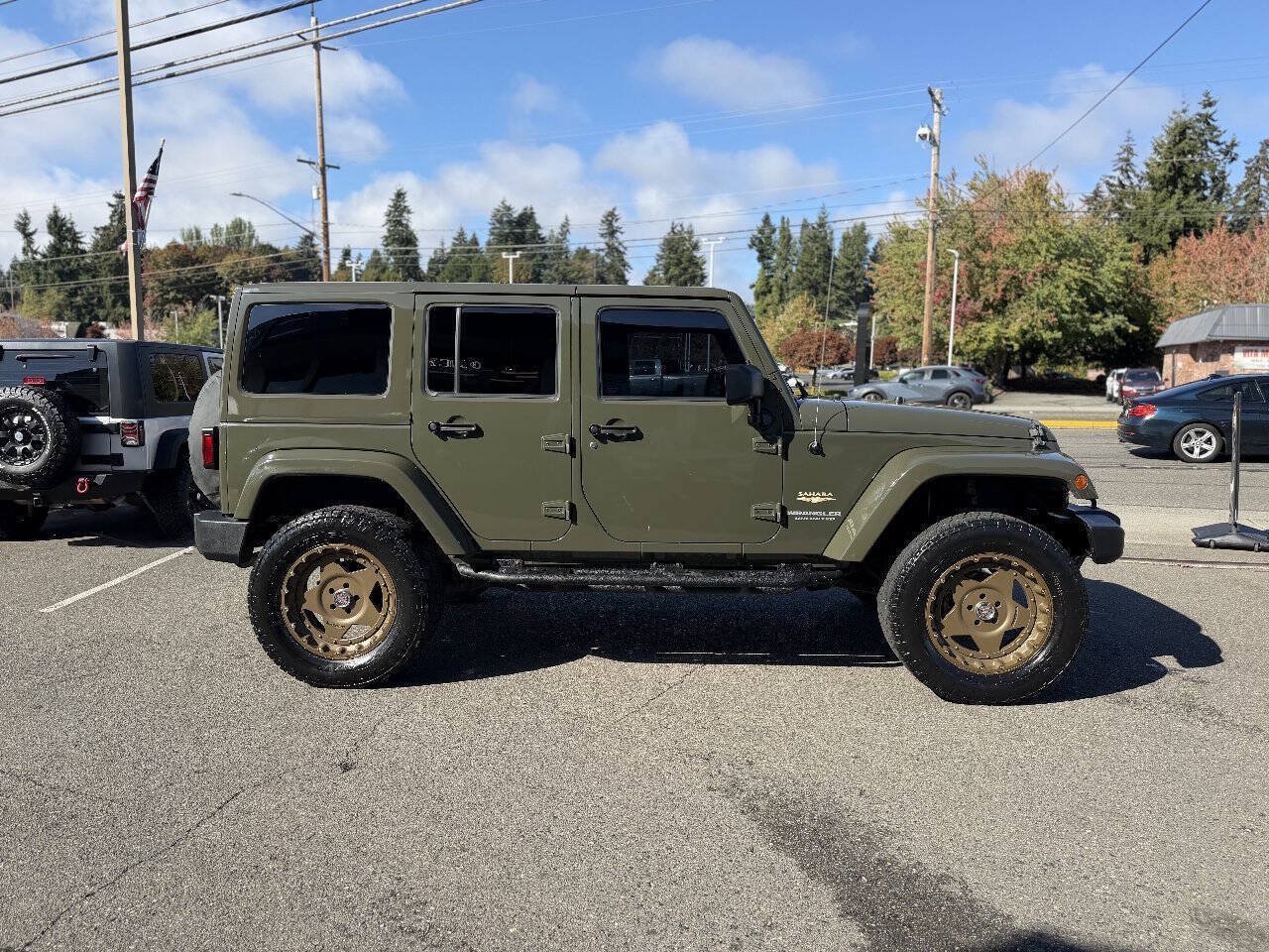 Used 2015 Jeep Wrangler Unlimited Sahara w/ Max Tow Package AWD/4WD image 10
