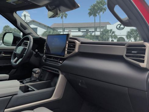 Used 2025 Toyota Tundra Limited AWD/4WD image 29