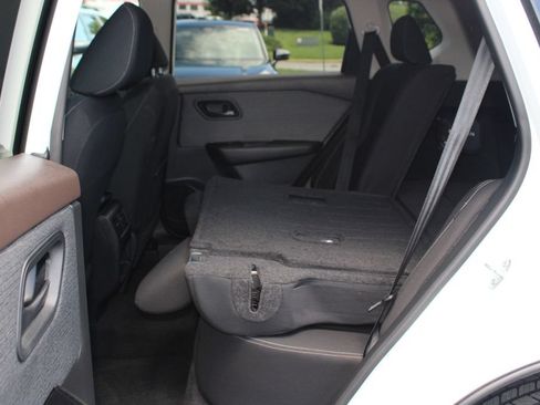 Used 2023 Nissan Rogue S AWD/4WD image 15