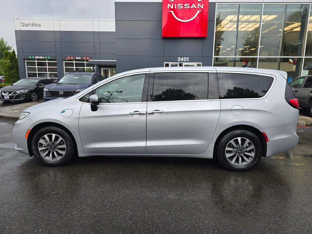 Used 2023 Chrysler Pacifica Touring-L FWD image 10