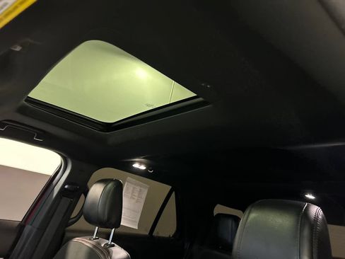 Used 2018 Ford Explorer XLT w/ Equipment Group 202A AWD/4WD image 28
