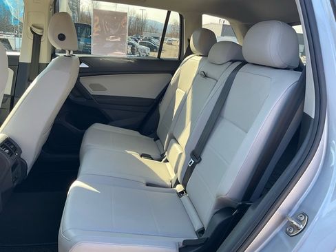 Used 2019 Volkswagen Tiguan SE w/ Panoramic Sunroof Package image 25