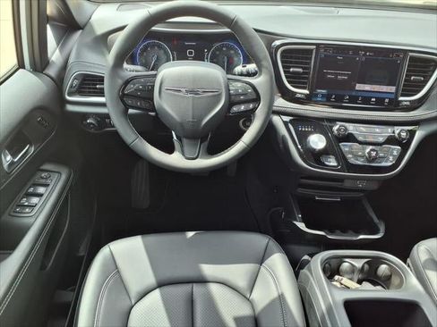 New 2026 Chrysler Pacifica Select w/ S Appearance Package FWD image 33