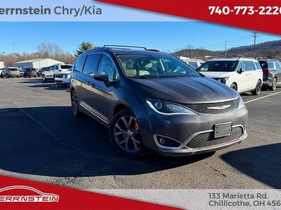 Used 2018 Chrysler Pacifica Limited w/ Tire & Wheel Group