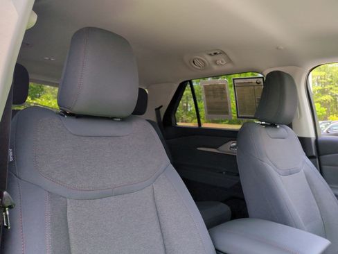 Used 2025 Ford Explorer Active RWD image 35