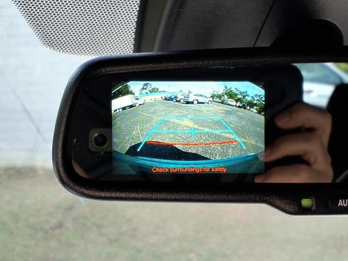 Used 2018 Toyota C-HR XLE FWD image 16