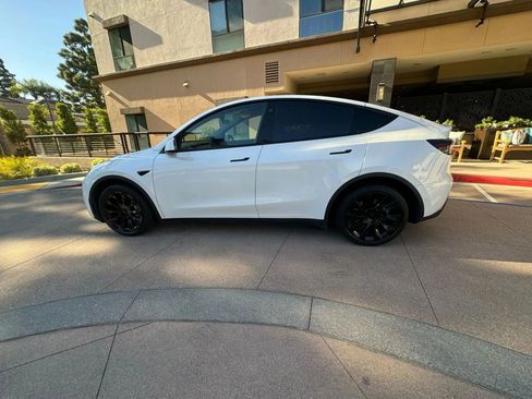 Used 2023 Tesla Model Y Long Range image 9