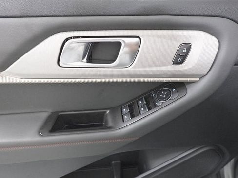 Used 2025 Ford Explorer Active image 8