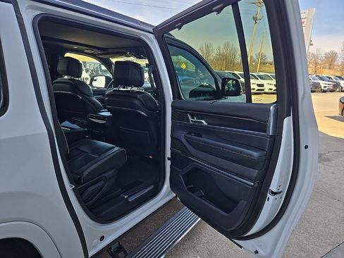 Used 2024 Jeep Grand Wagoneer L Series II w/ Quick Order Packagew 28T image 90