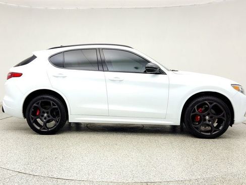 Used 2023 Alfa Romeo Stelvio Veloce AWD/4WD image 4