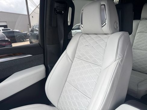 Used 2025 Cadillac Escalade Sport Platinum w/ LPO, Floor Liner Package AWD/4WD image 13