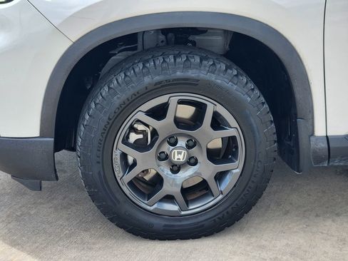 Used 2023 Honda Pilot TrailSport image 11