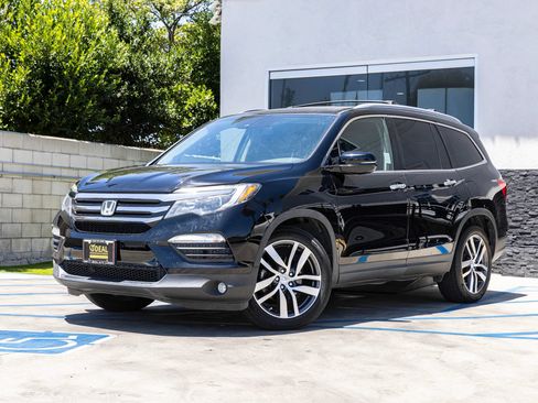 Used 2017 Honda Pilot Touring image 5