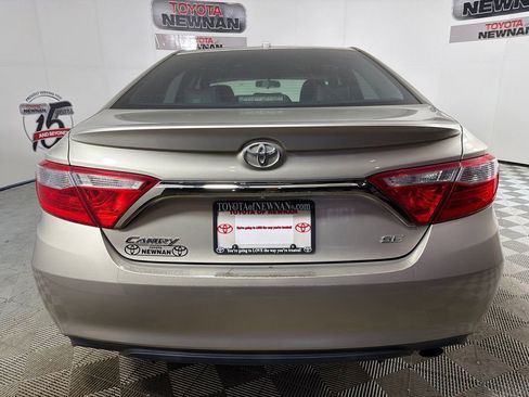 Used 2015 Toyota Camry SE image 4