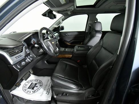 Used 2020 Chevrolet Suburban Premier image 6