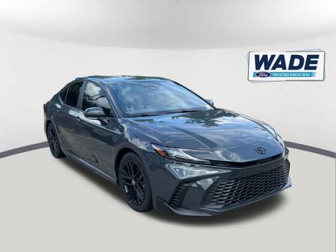 Used 2025 Toyota Camry SE w/ Convenience Package FWD image 3