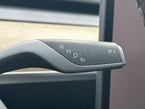 Used 2022 Tesla Model Y Long Range image 28