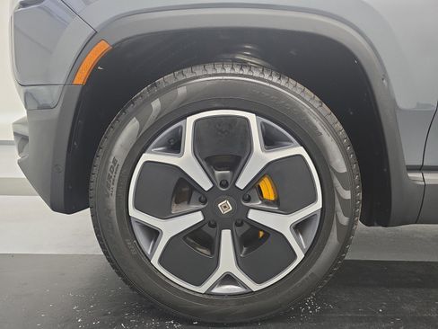 Used 2024 Rivian R1S Adventure AWD/4WD image 9