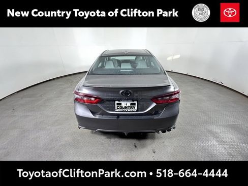 Used 2023 Toyota Camry SE image 4